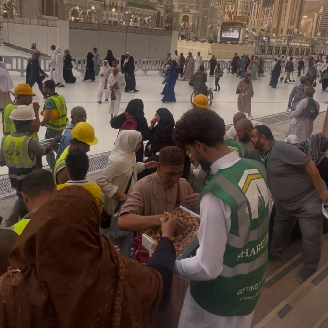 Distribute Dates In Makkah & Madinah