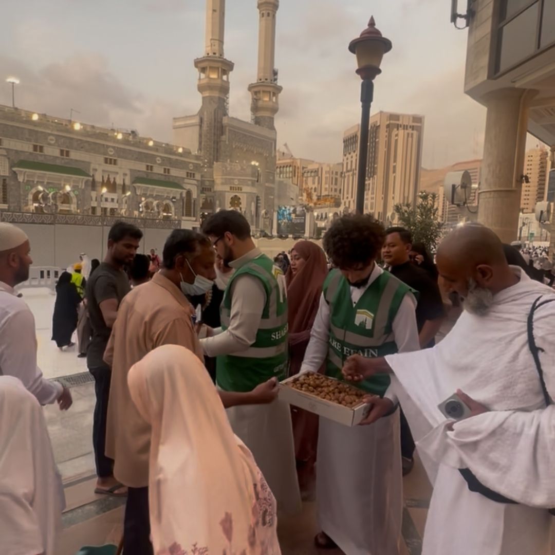 Distribute Dates In Makkah & Madinah